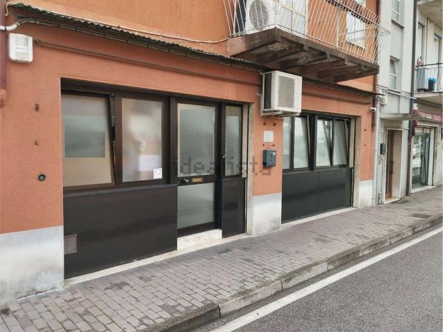 Locale Commerciale in affitto a San Faustino-Madonnina-Quattroville, Modena
