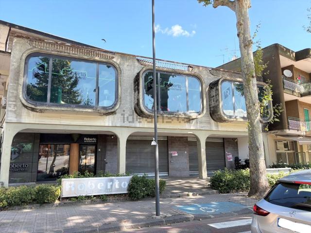 Locale Commerciale in affitto a Atripalda, Campania