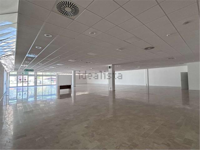 Locale Commerciale in affitto a Magione, Umbria