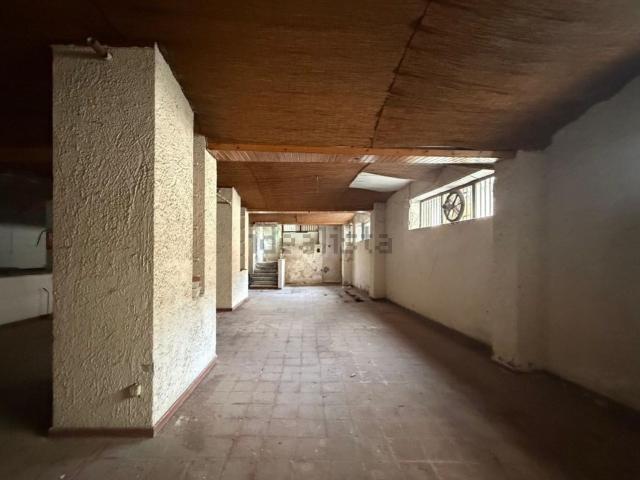 Locale Commerciale in affitto a Municipalità 3, Campania