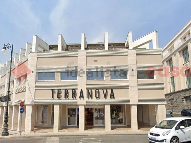 Locale Commerciale in affitto a Calabria, Reggio Calabria