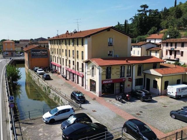 Locale Commerciale in affitto a Zona Est, Brescia