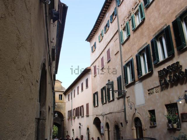 Locale Commerciale in affitto a Volterra, Toscana