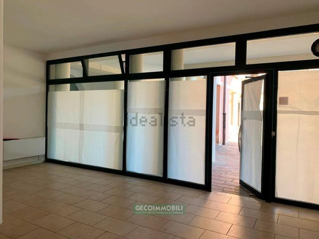 Locale Commerciale in affitto a Fonte, Cornuda