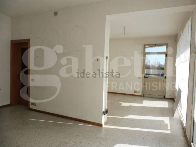 Locale Commerciale in affitto a Nove, Veneto