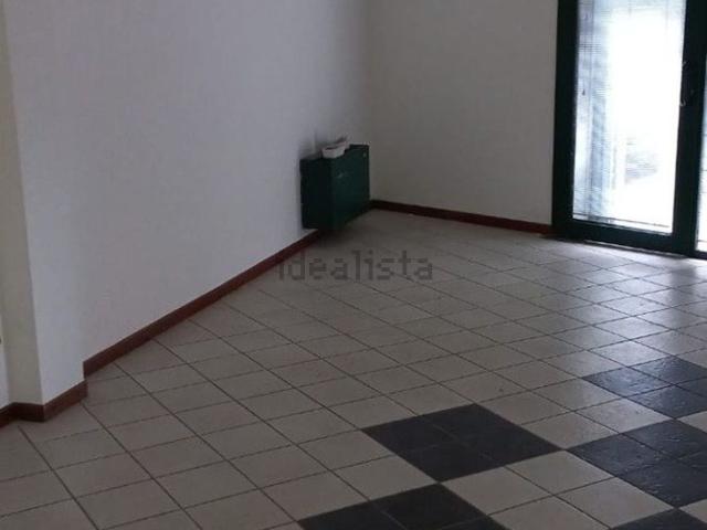 Locale Commerciale in affitto a Bussolengo, Veneto