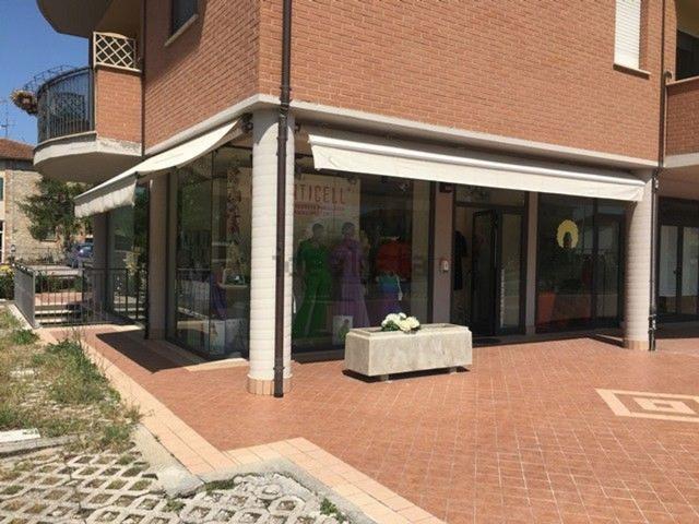 Locale Commerciale in affitto a Casenuove, Magione