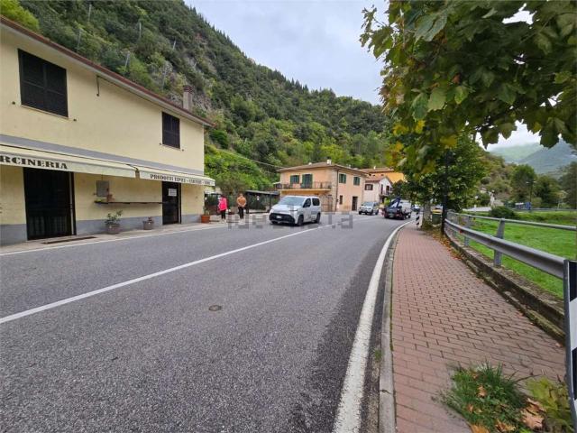 Locale Commerciale in affitto a Cerreto Di Spoleto, Umbria