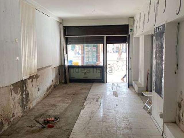 Locale Commerciale in affitto a Unione di Comuni della Romagna Forlivese, Quattro