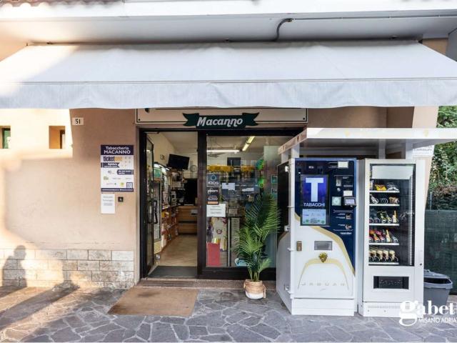 Locale Commerciale in affitto a Cattolica, Reggio Emilia