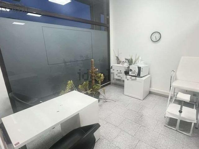 Locale Commerciale in affitto a Unione dei comuni del Distretto Ceramico, Maranello