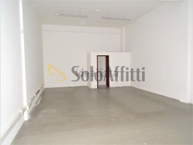 Locale Commerciale in affitto a Rione Porto, Marche
