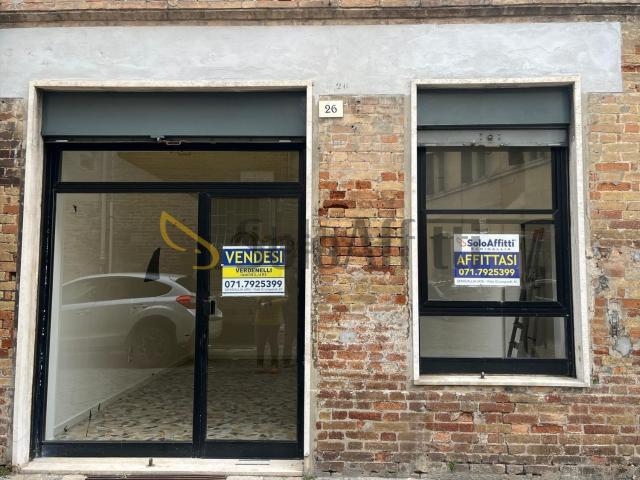 Locale Commerciale in affitto a Rione Porto, Marche