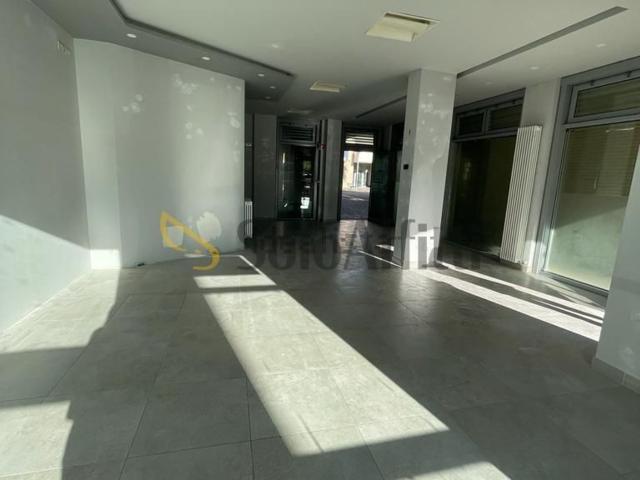 Locale Commerciale in affitto a Petrella, Marche