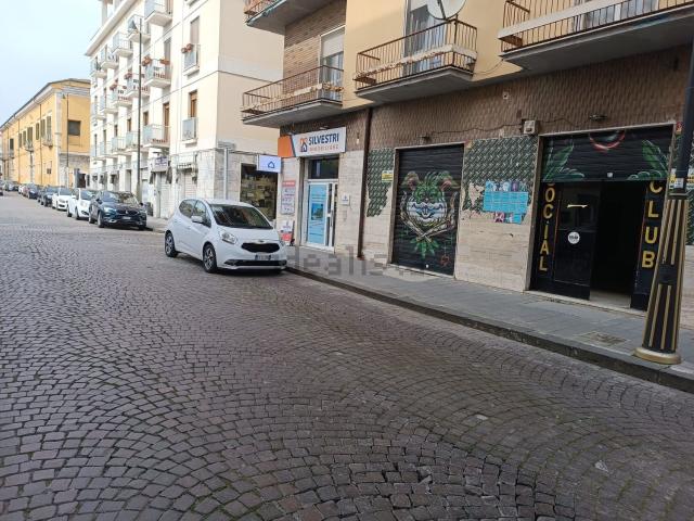 Locale Commerciale in affitto a Benevento, Campania