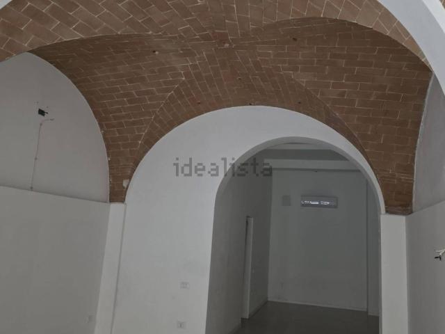 Locale Commerciale in affitto a Oltrera, Pontedera