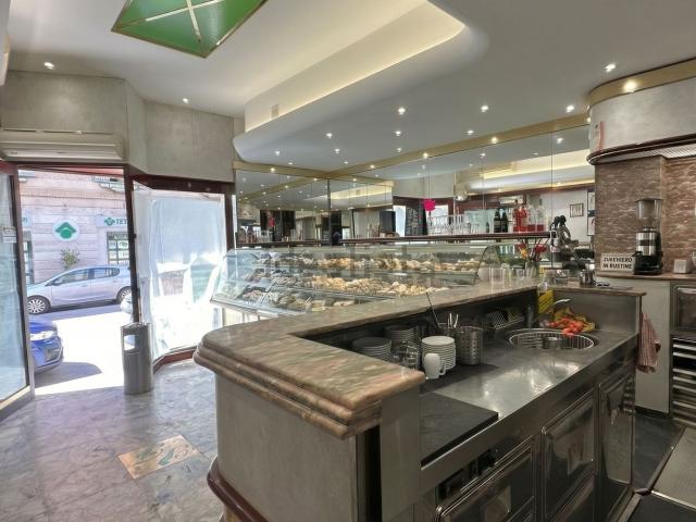 Locale Commerciale in affitto a Adriatico, Marche