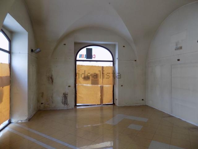 Locale Commerciale in affitto a Ragusa, Cappuccini