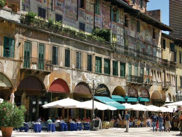 Locale Commerciale in affitto a Ovest, Brenzone