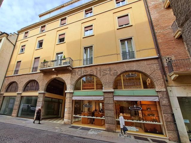 Locale Commerciale in affitto a Vicenza, Veneto