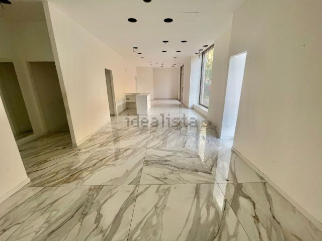 Locale Commerciale in affitto a Acireale, Sicilia