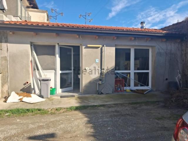 Locale Commerciale in affitto a Grangia, Piemonte