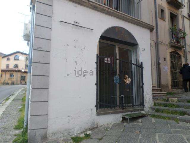 Locale Commerciale in affitto a Montereale, Potenza