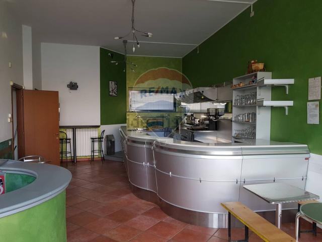 Locale Commerciale in affitto a Bergoro, Fagnano Olona