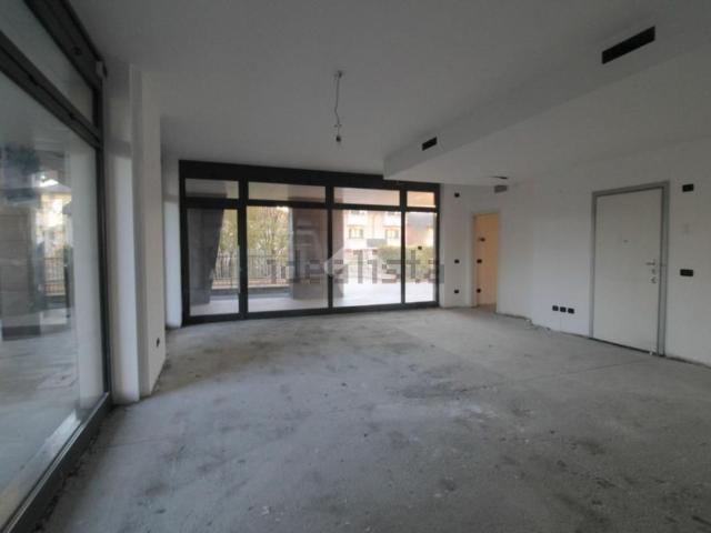 Locale Commerciale in affitto a Paullo, Lombardia