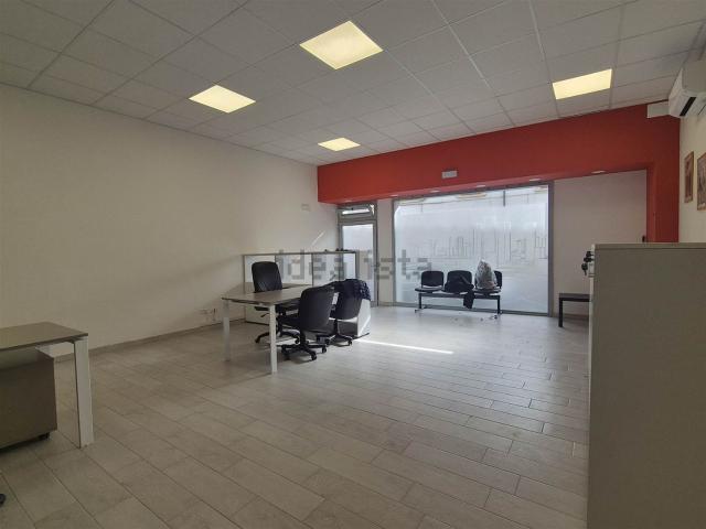 Locale Commerciale in affitto a San Giusto, Scandicci