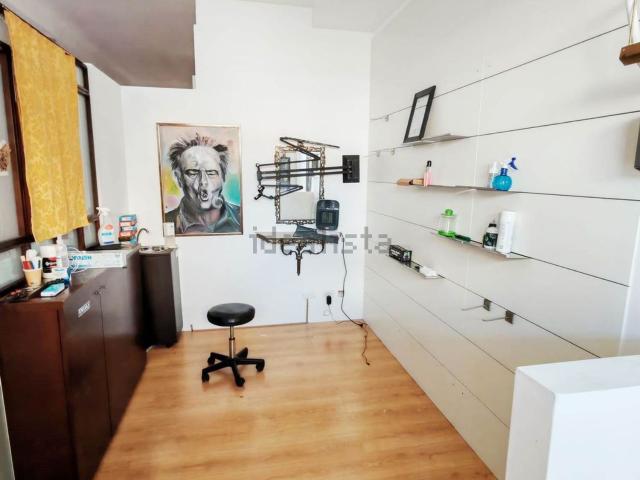 Locale Commerciale in affitto a Marche, Ancona