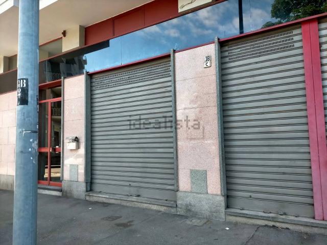 Locale Commerciale in affitto a Circoscrizione 5, Piemonte