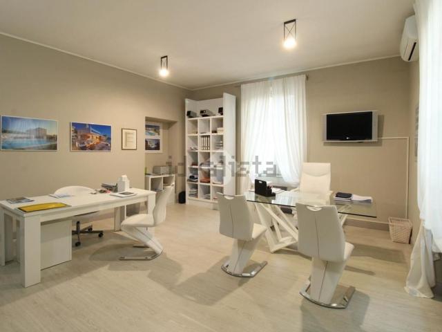 Locale Commerciale in affitto a Gussago, Lombardia