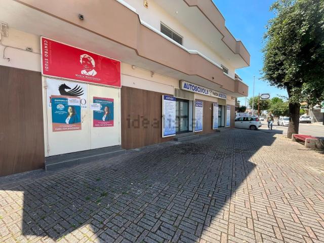 Locale Commerciale in affitto a San Cipriano D'aversa, Campania