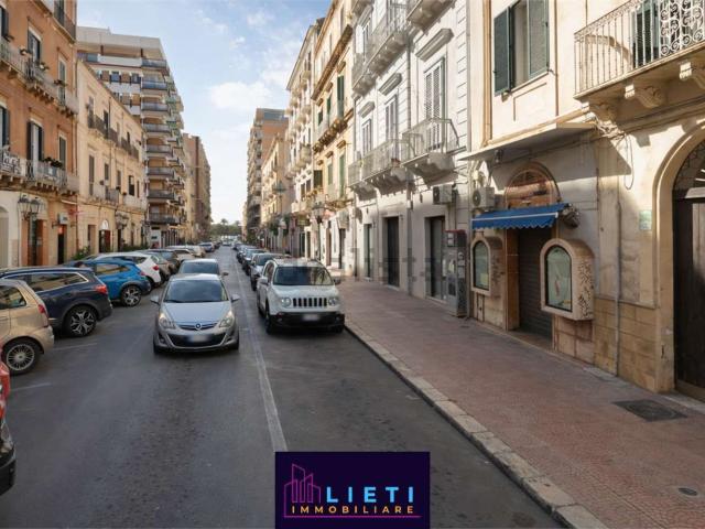 Locale Commerciale in affitto a Puglia, Taranto