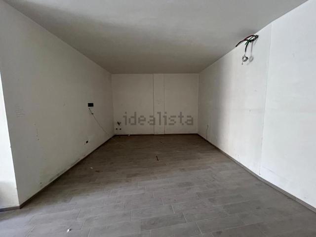 Locale Commerciale in affitto a Puglia, Barletta-andria-trani