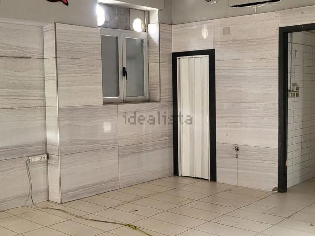 Locale Commerciale in affitto a Salerno, Campania
