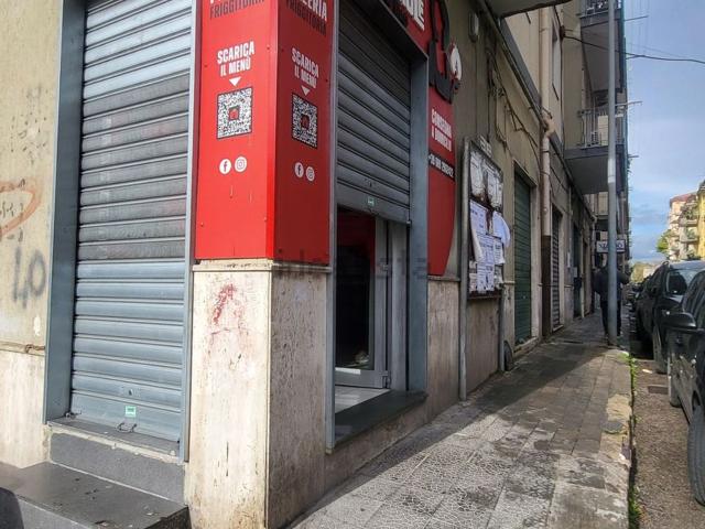 Locale Commerciale in affitto a Salerno, Campania