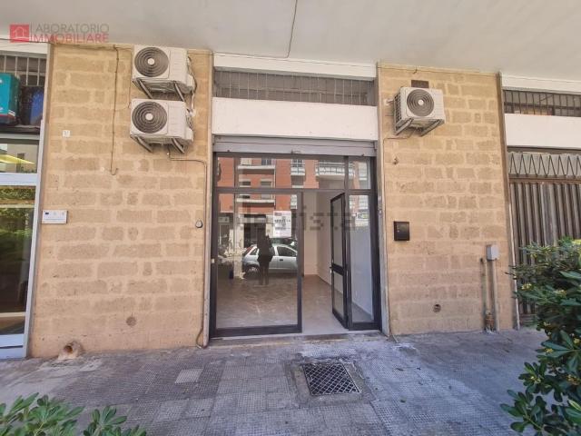 Locale Commerciale in affitto a Puglia, Lecce