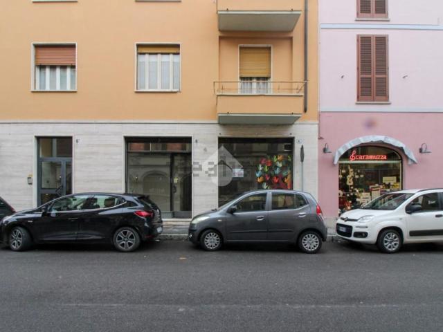 Locale Commerciale in affitto a Cremona, Lombardia
