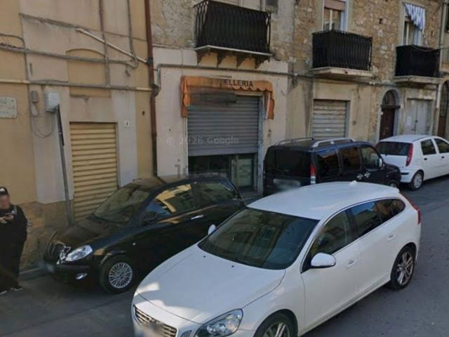 Locale Commerciale in affitto a Rione Angeli, Caltanissetta