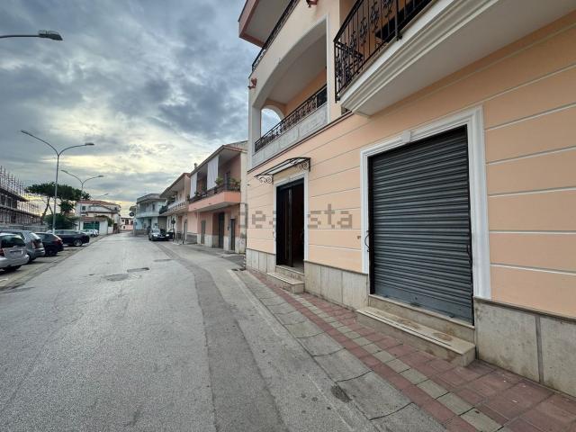 Locale Commerciale in affitto a Villa Literno, Campania