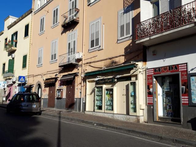 Locale Commerciale in affitto a Rione Ortodonico, Pozzuoli