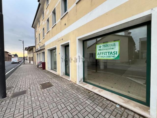 Locale Commerciale in affitto a Rosà, Veneto
