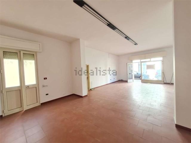Locale Commerciale in affitto a Puglia, Lecce