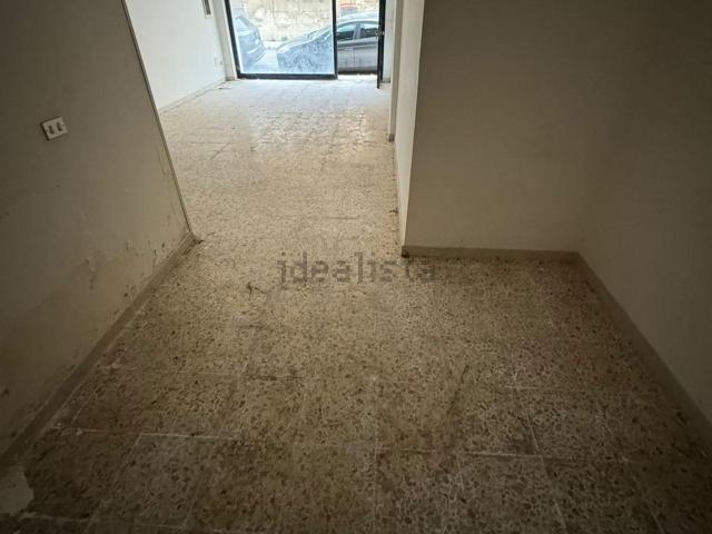 Locale Commerciale in affitto a Puglia, Lecce