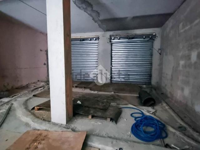 Locale Commerciale in affitto a Dolzago, Lombardia