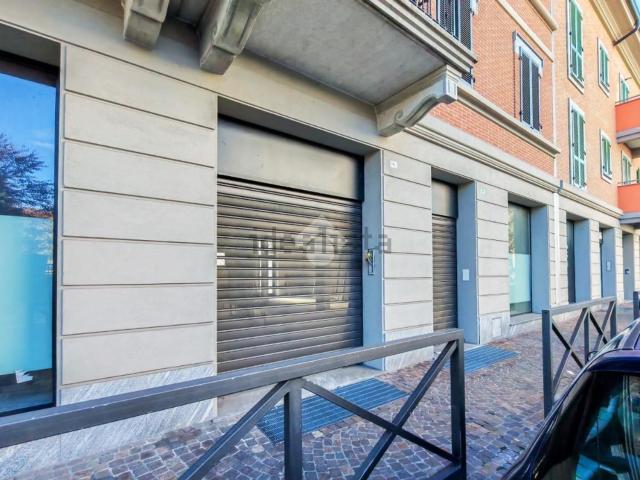 Locale Commerciale in affitto a Crema, Lombardia
