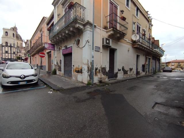 Locale Commerciale in affitto a Aci Catena, Sicilia