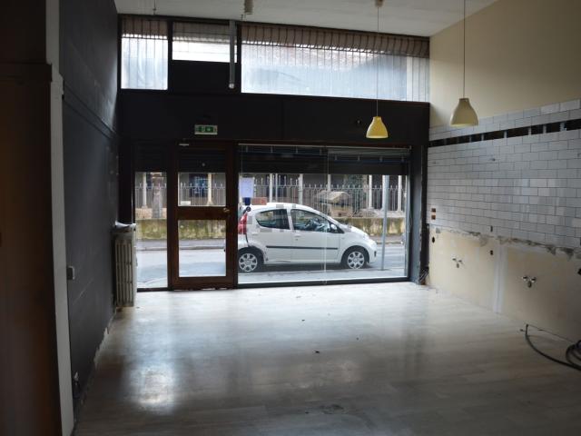 Locale Commerciale in affitto a Centro, Gallarate